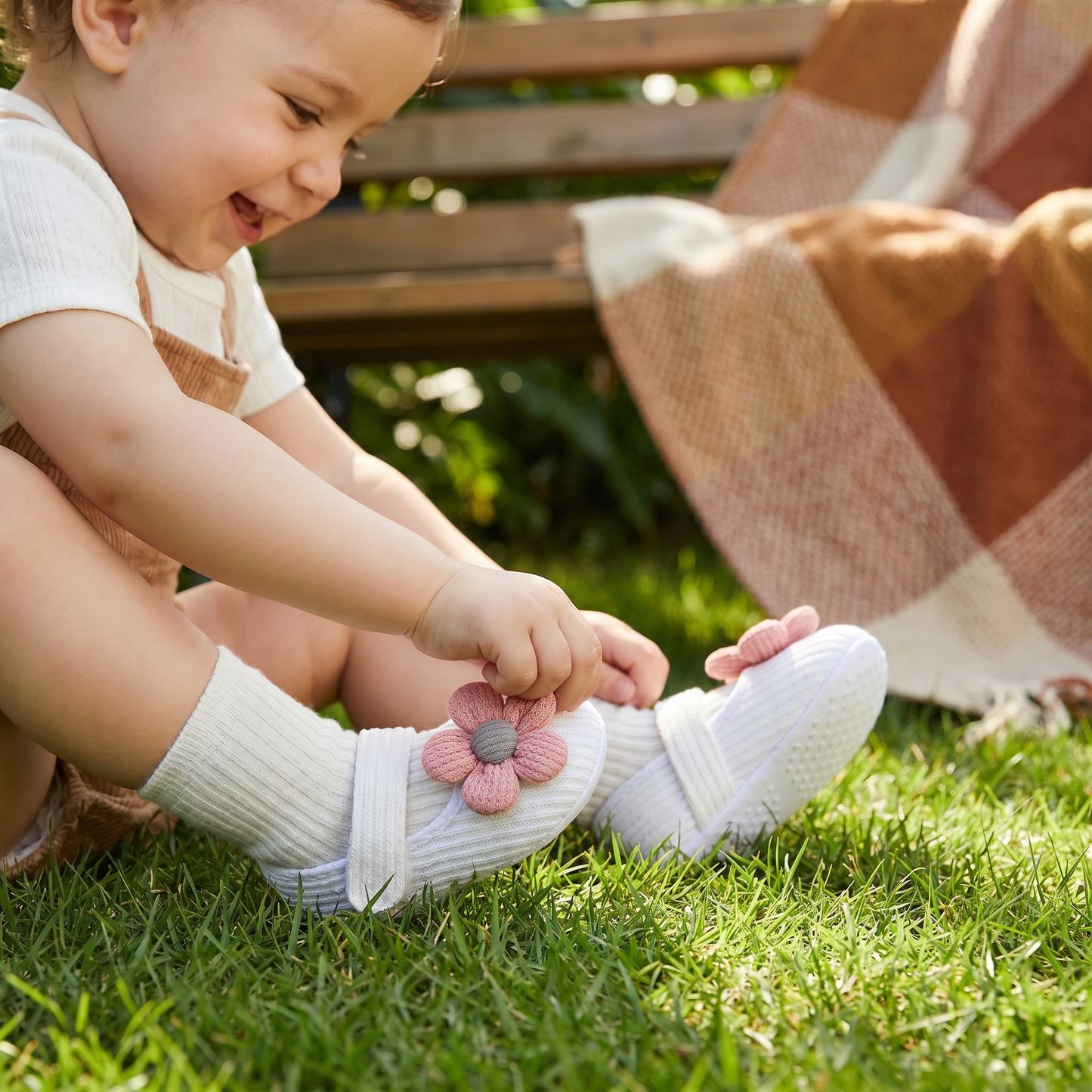 Summer baby shoes with soft soles in a floral design